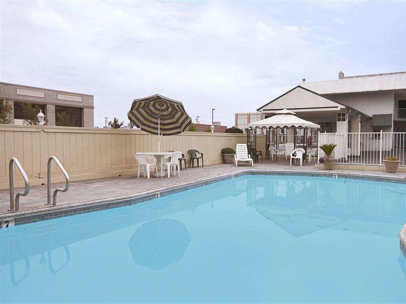 Surestay By Best Western Fresno Central Екстер'єр фото