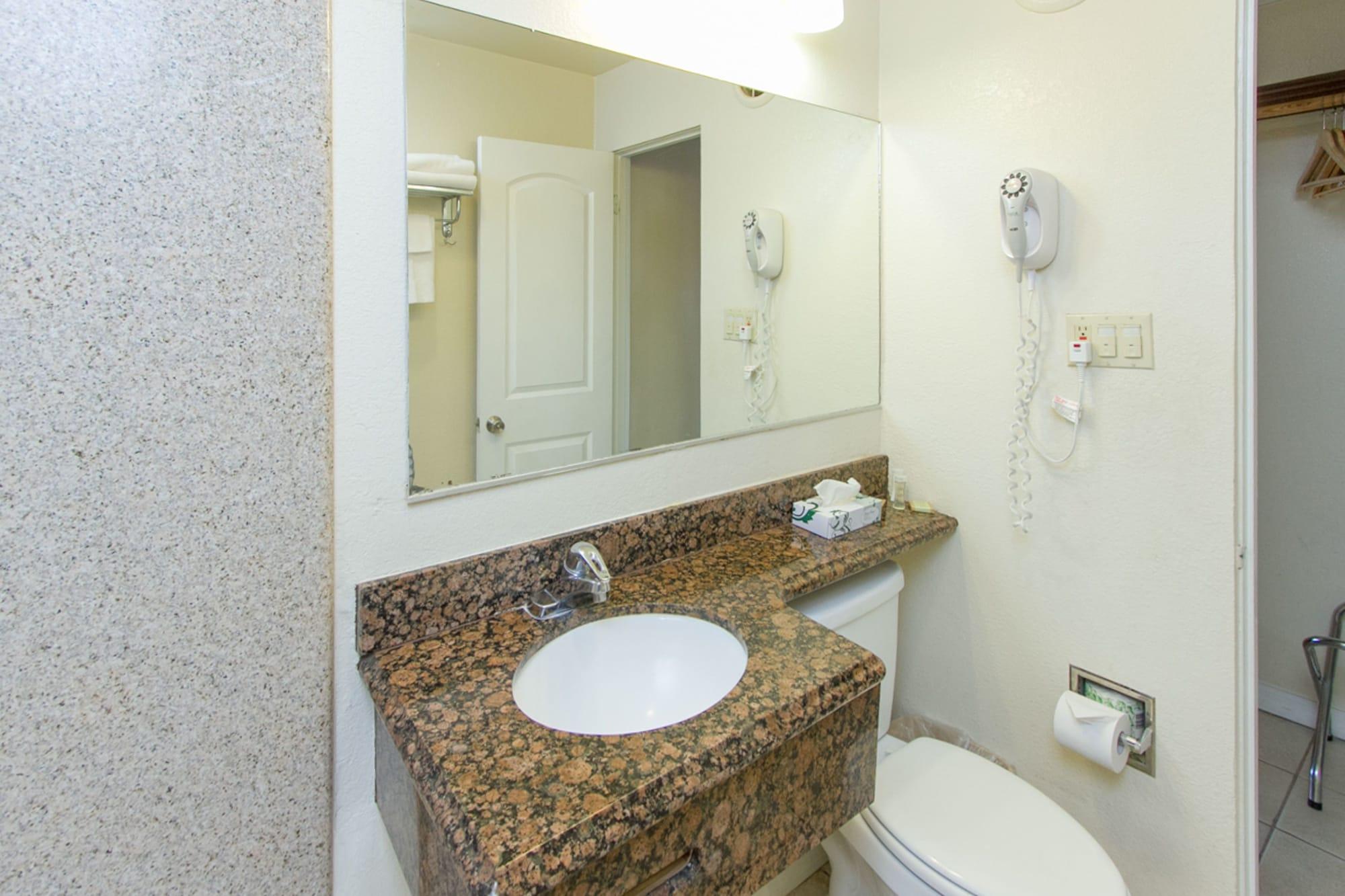 Surestay By Best Western Fresno Central Екстер'єр фото