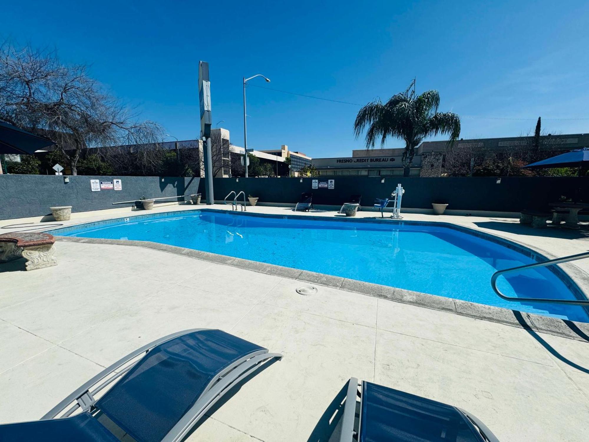 Surestay By Best Western Fresno Central Екстер'єр фото