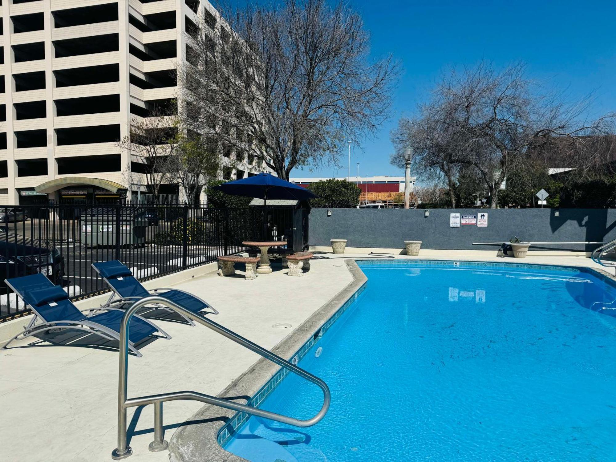 Surestay By Best Western Fresno Central Екстер'єр фото