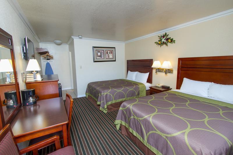 Surestay By Best Western Fresno Central Екстер'єр фото