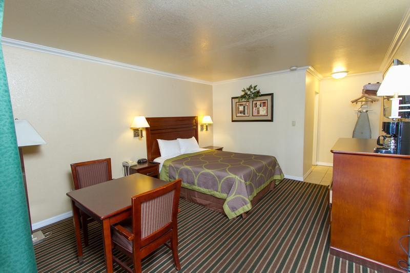 Surestay By Best Western Fresno Central Екстер'єр фото