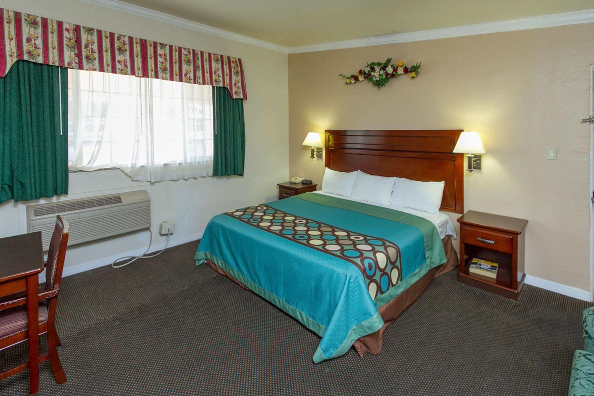 Surestay By Best Western Fresno Central Екстер'єр фото