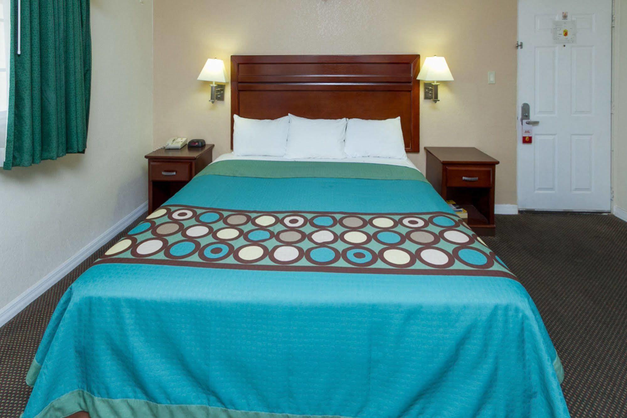 Surestay By Best Western Fresno Central Екстер'єр фото