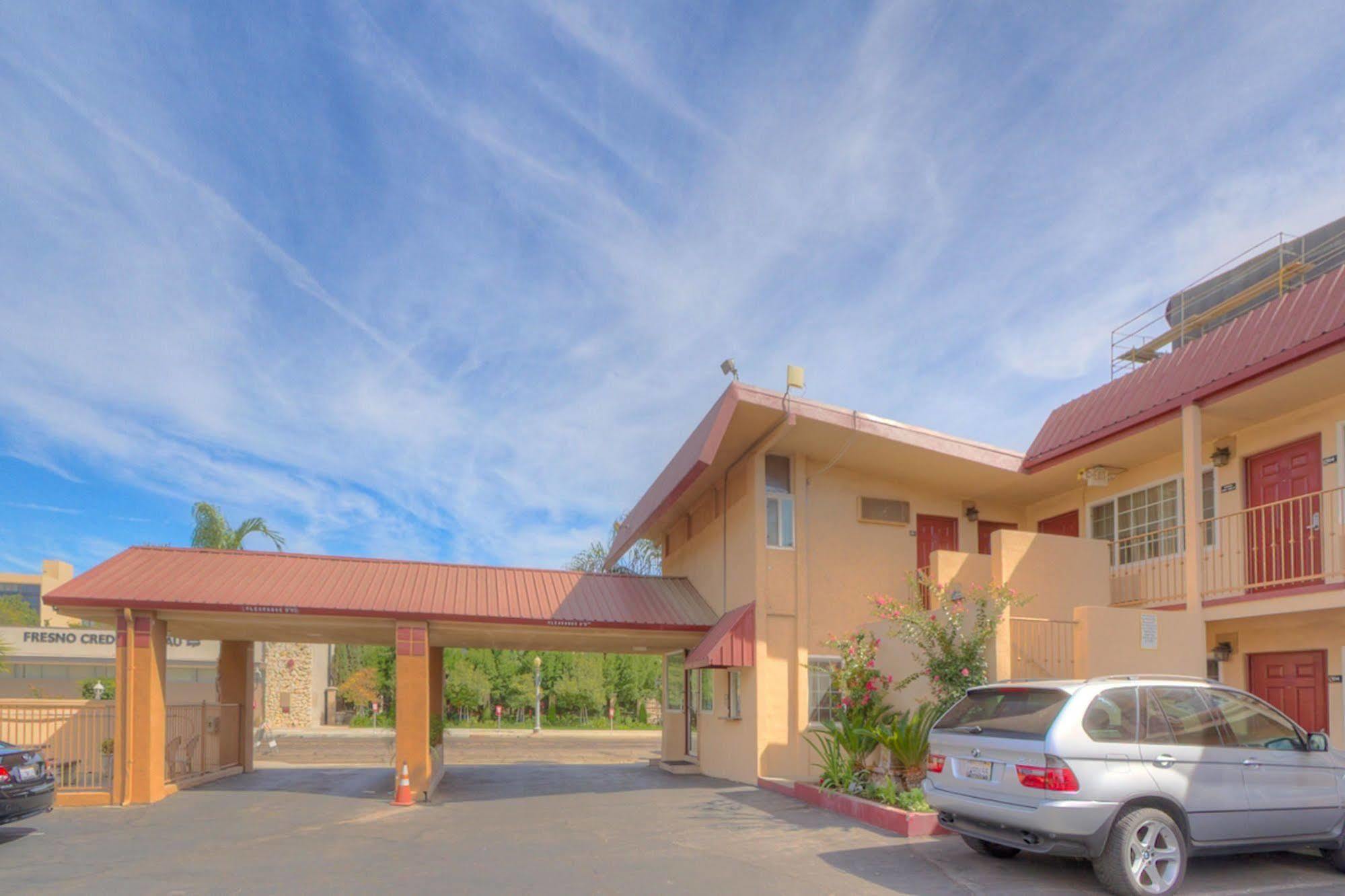 Surestay By Best Western Fresno Central Екстер'єр фото